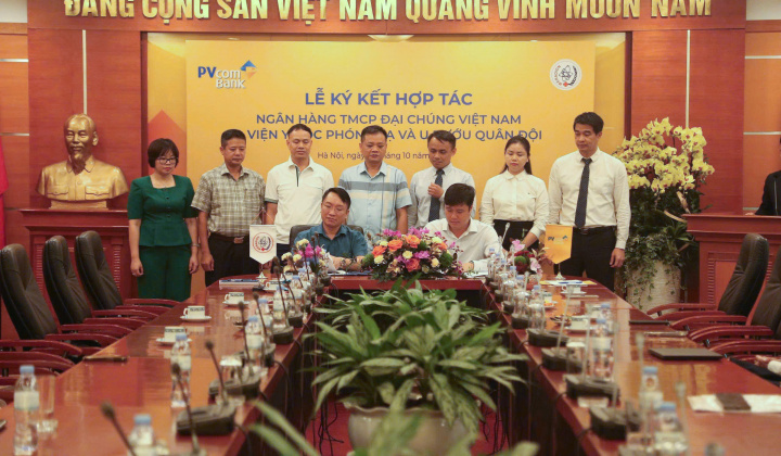 PVcomBank ký kết hợp tác thúc đẩy chuyển đổi số y tế quân đội