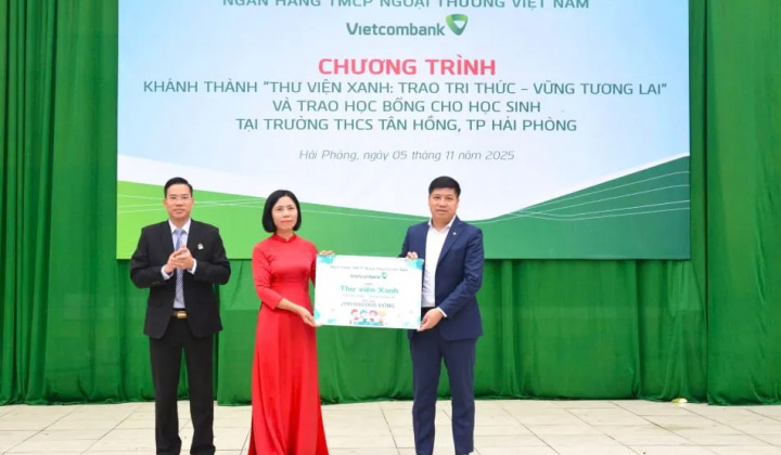 Vietcombank khánh thành "Thư viện Xanh" và trao học bổng "Cùng em tiến bước" tại Hải Phòng