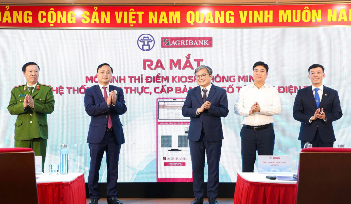 Agribank và TP Hà Nội đồng hành trong chuyển đổi số, tài trợ Kiosk thông minh