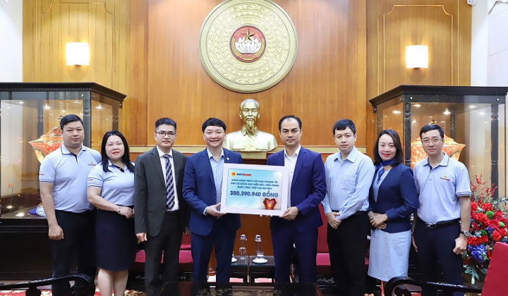 VietBank ủng hộ đồng bào khắc phục thiệt hại do bão lũ