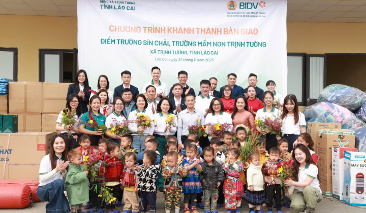Trao tặng công trình nhà lớp học Sín Chải, ươm mầm ước mơ xanh