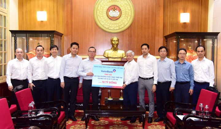 VietinBank trao tặng 10 tỷ đồng hỗ trợ khắc phục hậu quả bão lũ