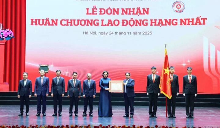 PM calls for more innovative, public-oriented banking sector