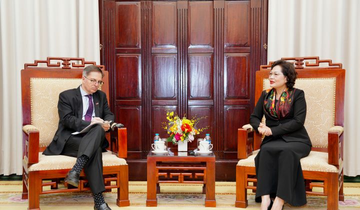 Thống đốc NHNN Nguyễn Thị Hồng tiếp và làm việc với ông Carlos Felipe Jaramillo – Phó Chủ tịch WB
