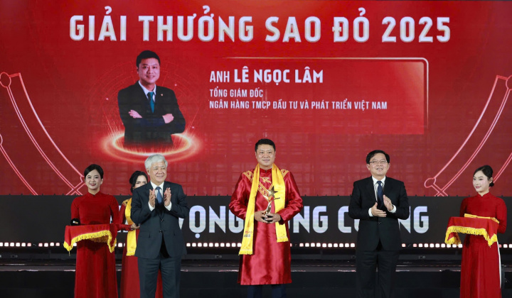 Tổng Giám đốc BIDV nhận Giải thưởng Sao Đỏ năm 2025