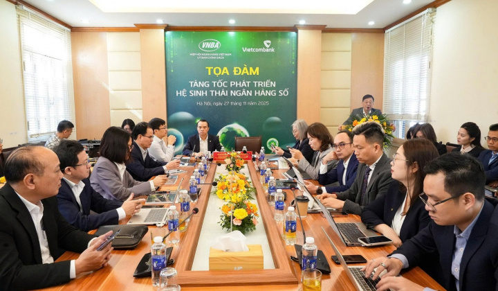 Tọa đàm “Tăng tốc phát triển hệ sinh thái ngân hàng số”