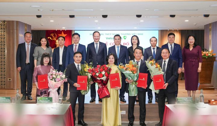 Vietcombank chỉ định nhân sự cấp ủy, điều động và bổ nhiệm nhân sự Ban Giám đốc 5 chi nhánh