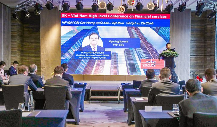 Hội nghị cấp cao Việt Nam - Vương quốc Anh về dịch vụ tài chính