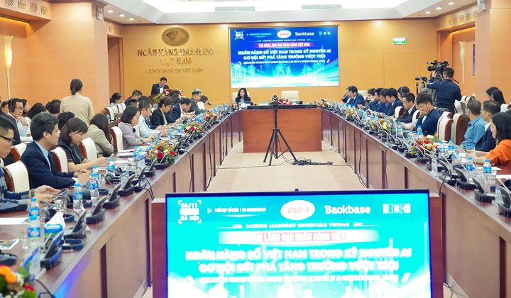 Tọa đàm “Ngân hàng số Việt Nam trong kỷ nguyên AI Cơ hội bứt phá tăng trưởng vượt trội”