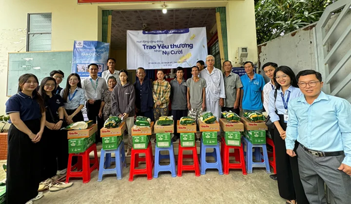 Shinhan Finance Chi nhánh Quận 1 mang yêu thương đến Ấp Nhơn Lộc (An Giang): Khi sẻ chia đến đúng nơi cần nhất