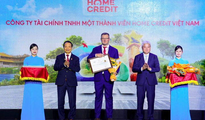 Home Credit xuất sắc lọt Top 10 Doanh nghiệp Bền vững tiêu biểu thuộc lĩnh vực Thương mại - Dịch vụ