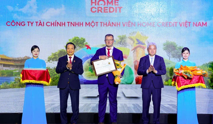 Home Credit xuất sắc lọt Top 10 Doanh nghiệp Bền vững tiêu biểu thuộc lĩnh vực Thương mại - Dịch vụ