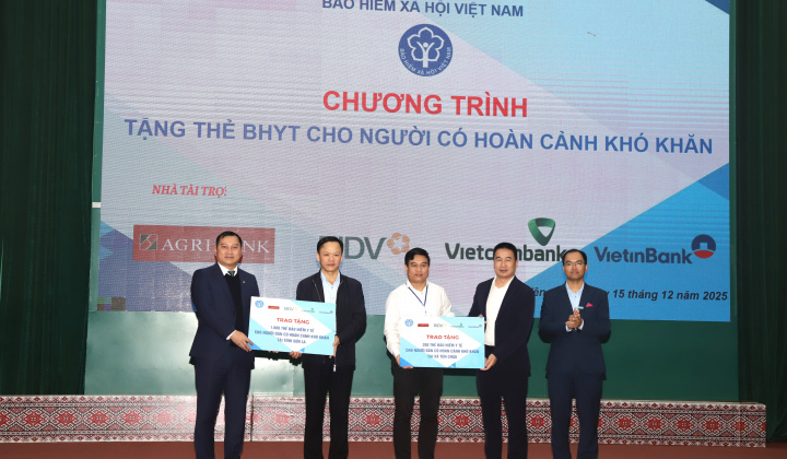 Agribank tặng gần 8.000 thẻ BHYT cho người có hoàn cảnh khó khăn trước thềm năm mới