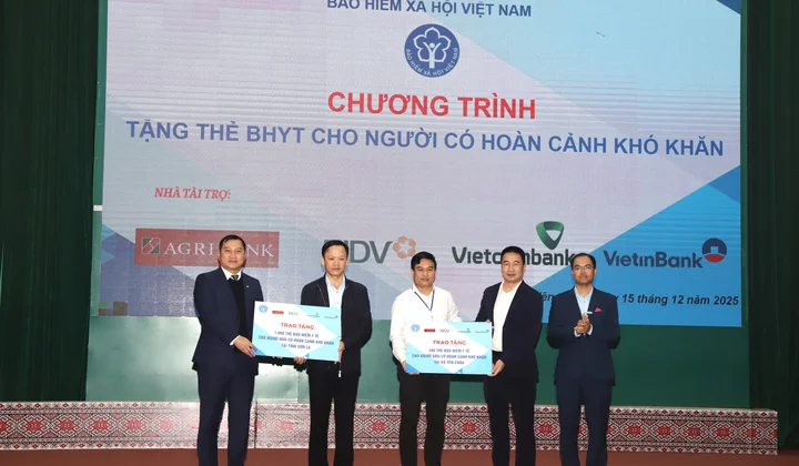 Agribank tặng gần 8.000 thẻ BHYT cho người có hoàn cảnh khó khăn trước thềm năm mới