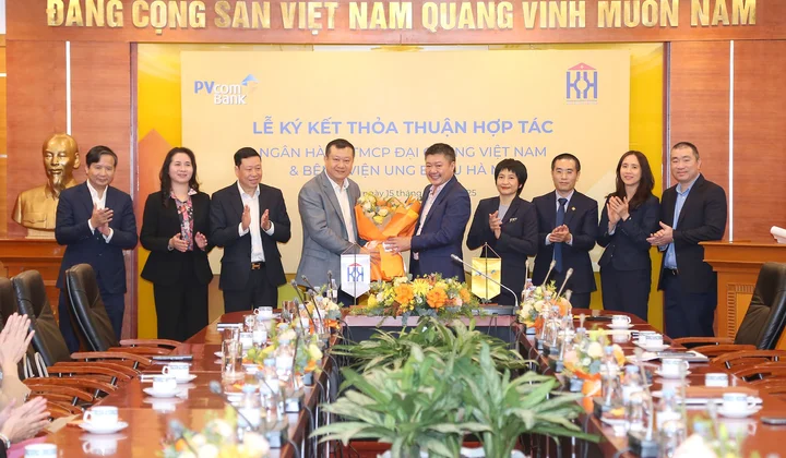 PVcomBank mở rộng hợp tác y tế, giáo dục thúc đẩy chuyển đổi số
