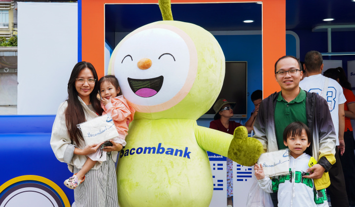 Sacombank gắn kết gia đình tại Sundate Festival 2025