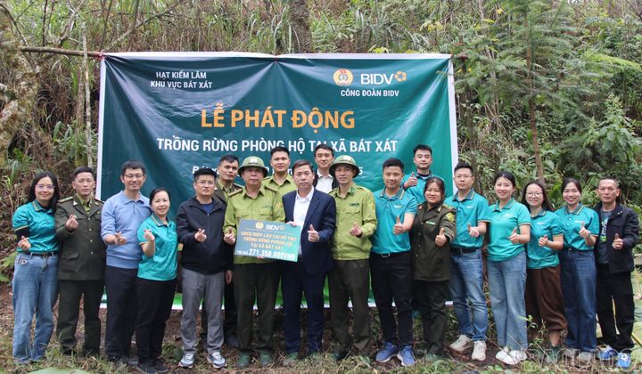 Công đoàn cơ sở BIDV Lào Cai hỗ trợ hơn 270 triệu đồng trồng rừng phòng hộ tại Bát Xát
