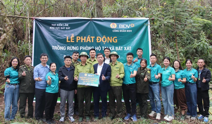Công đoàn cơ sở BIDV Lào Cai hỗ trợ hơn 270 triệu đồng trồng rừng phòng hộ tại Bát Xát