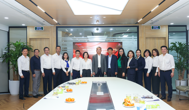 Tổ chức gặp mặt chúc mừng nhân kỷ niệm Ngày thành lập Quân đội Nhân dân Việt Nam và Ngày hội Quốc phòng toàn dân