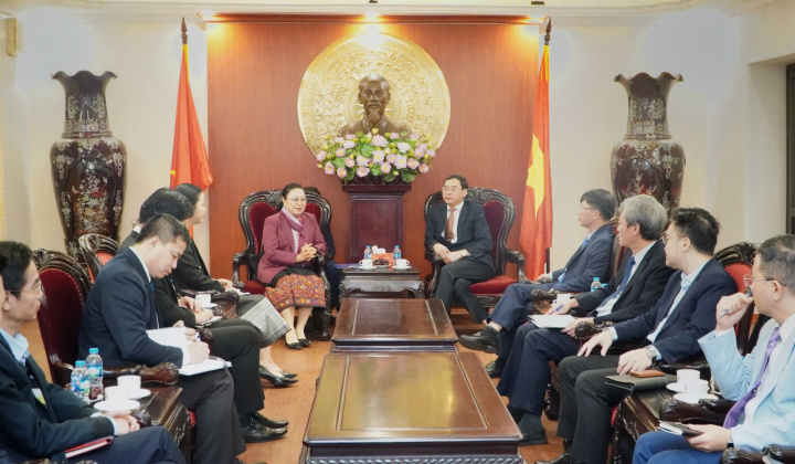 Tổng Giám đốc VDB tiếp và làm việc với Đại sứ Lào: Thúc đẩy hợp tác đầu tư hạ tầng và phát triển bền vững