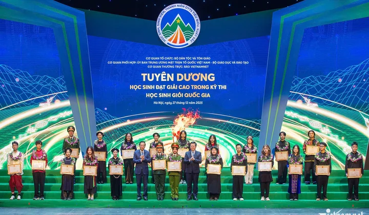 Agribank đồng hành tuyên dương học sinh, sinh viên dân tộc thiểu số