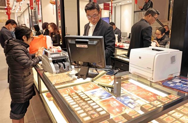 Việt Nam tightens rules on gold, foreign currency trading with new penalties
