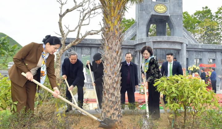 Ngành Ngân hàng phát động Tết trồng cây và chương trình chung tay xóa 1.000 căn nhà tạm, nhà dột nát