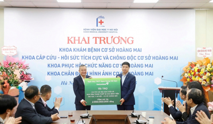 Vietcombank tài trợ 2,55 tỷ đồng cho Bệnh viện Đại học Y Hà Nội