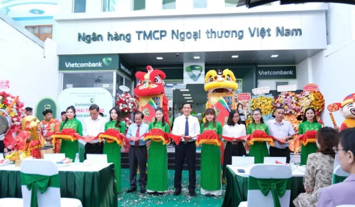 Vietcombank Long Bình khai trương trụ sở mới
