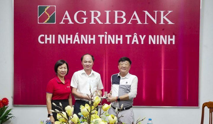 Phó Chủ tịch, Tổng Thư ký Nguyễn Quốc Hùng thăm, làm việc với Chi nhánh Agribank Tây Ninh