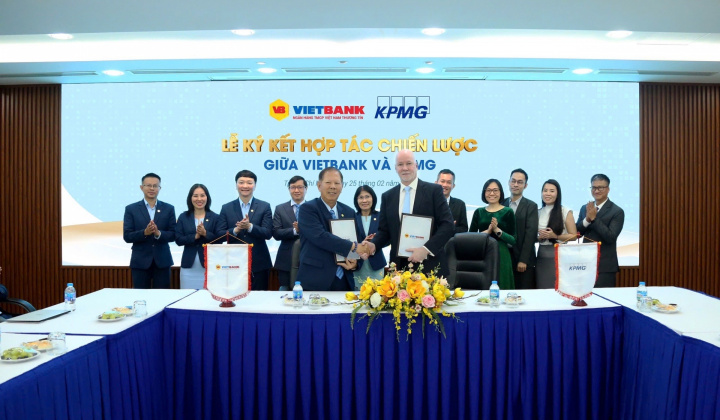 VietBank signed a strategic partnership agreement with KPMG