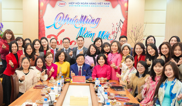 Phó Chủ tịch kiêm Tổng Thư ký Nguyễn Quốc Hùng gặp mặt, chúc Tết cán bộ, nhân viên dịp đầu xuân Ất Tỵ 2025