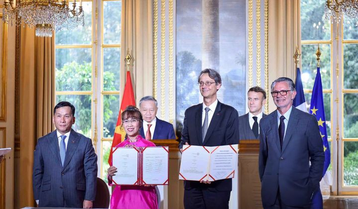Tà áo dài truyền cảm hứng kết nối và mở rộng hợp tác toàn cầu