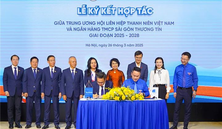 Sacombank đưa tài chính số đến sinh viên và thanh niên Việt