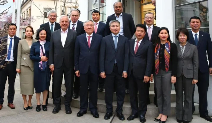 Phó Thống đốc Phạm Tiến Dũng tham gia Đoàn công tác Chính phủ tìm hiểu kinh nghiệm xây dựng trung tâm tài chính quốc tế
