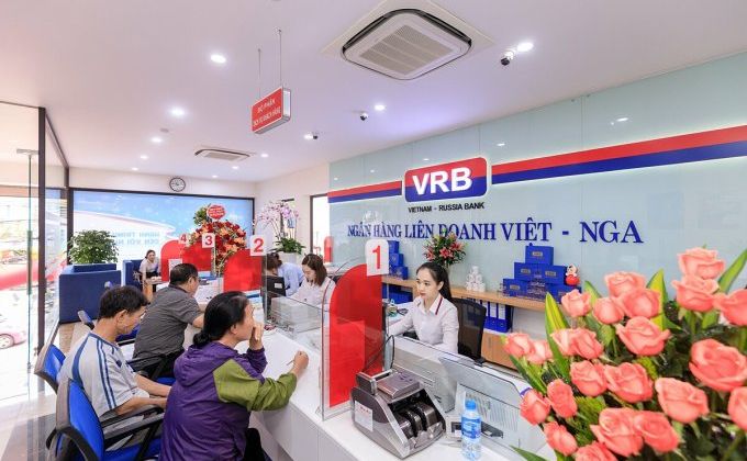 VRB tặng thêm 0,5%/năm lãi suất cho khách gửi tiền online trên App iplus