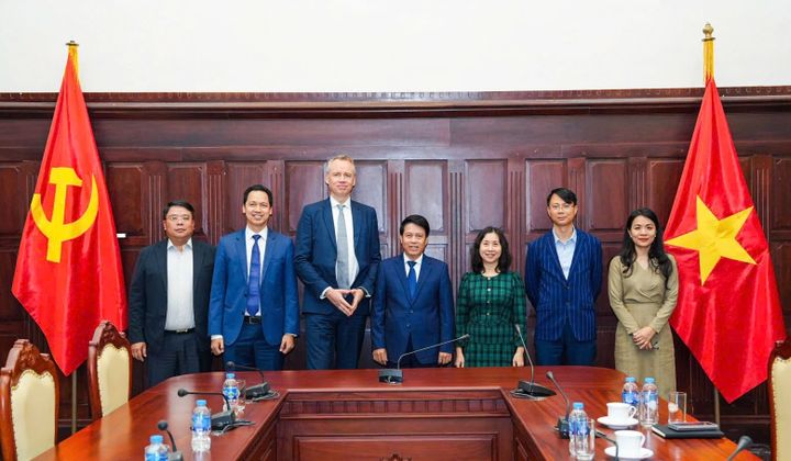 Phó Thống đốc Ngân hàng Nhà nước Việt Nam Phạm Tiến Dũng làm việc với đại diện Deutsche Bank