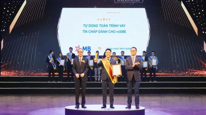BIZ MBBank thắng ba hạng mục tại Sao Khuê 2025
