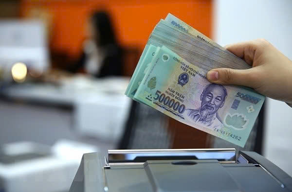 Tiền gửi vào ngân hàng sụt giảm trong 3 tháng đầu năm 2025