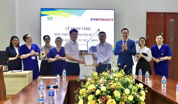 EVNFinance trao tặng máy thở di động hiện đại cho Bệnh viện Nhi Trung ương