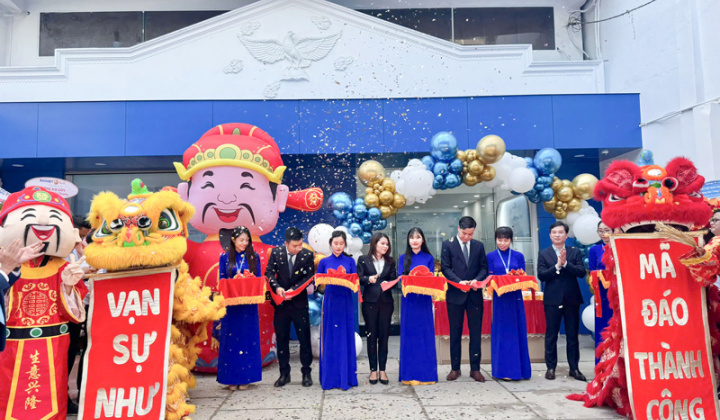 BAOVIET Bank Lạc Long Quân khai trương trụ sở mới