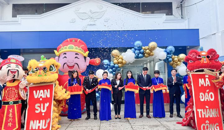 BAOVIET Bank Lạc Long Quân khai trương trụ sở mới