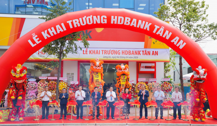 Long An: Khai trương điểm giao dịch HDBank Tân An