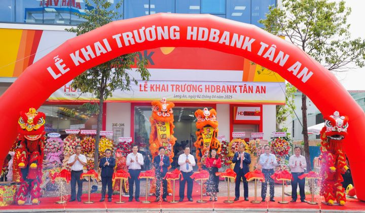 Long An: Khai trương điểm giao dịch HDBank Tân An