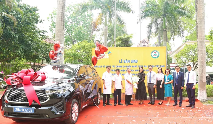 PVcomBank trao tặng xe ô tô phục vụ công tác chung cho Bệnh viện Đa khoa huyện Mỹ Đức: Đồng hành nâng cao chất lượng y tế