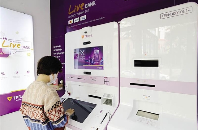 Banks cut staff and transaction branches amid digital promotion