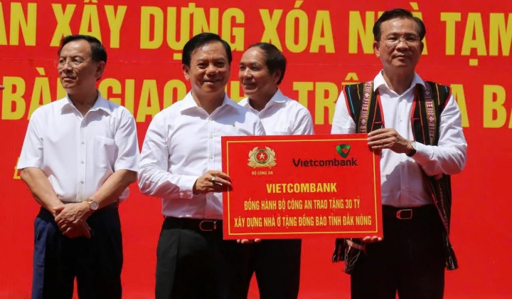 Vietcombank hỗ trợ xóa nhà tạm, nhà dột nát tại Đắk Nông
