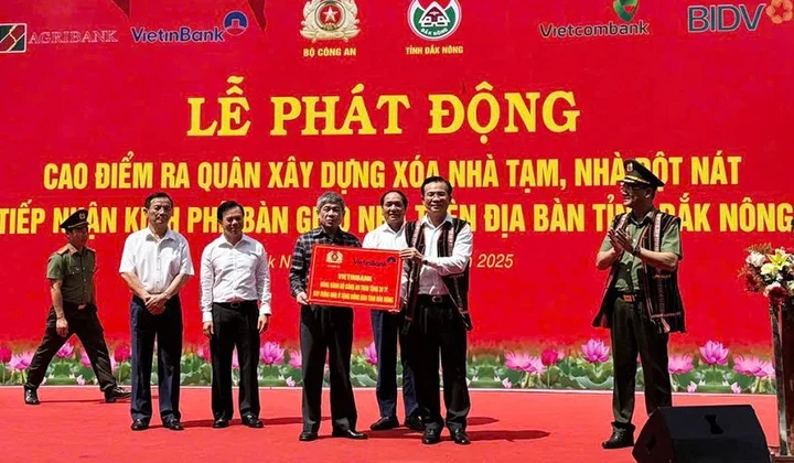 VietinBank hỗ trợ xóa nhà tạm, nhà dột nát tại Đắk Nông
