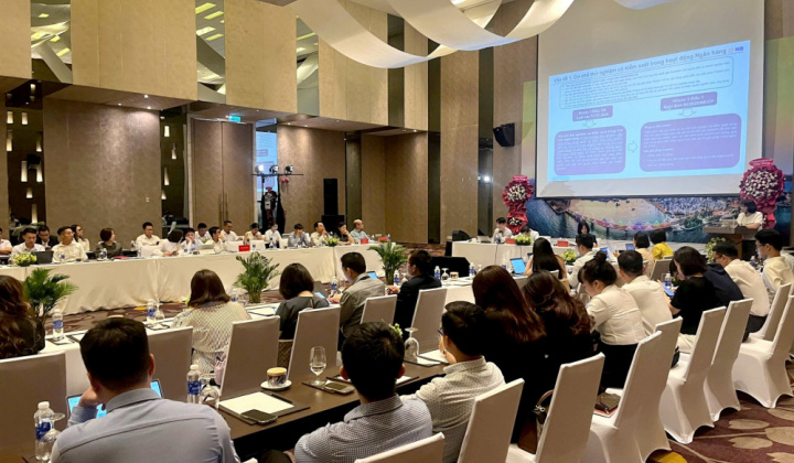 Difficulties and legal challenges in digital banking transformation