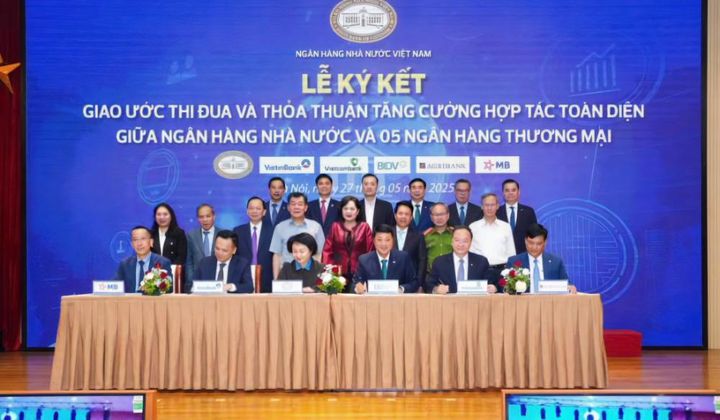 Ký Giao ước thi đua và Thỏa thuận tăng cường hợp tác toàn diện giữa Ngân hàng Nhà nước và 5 ngân hàng thương mại